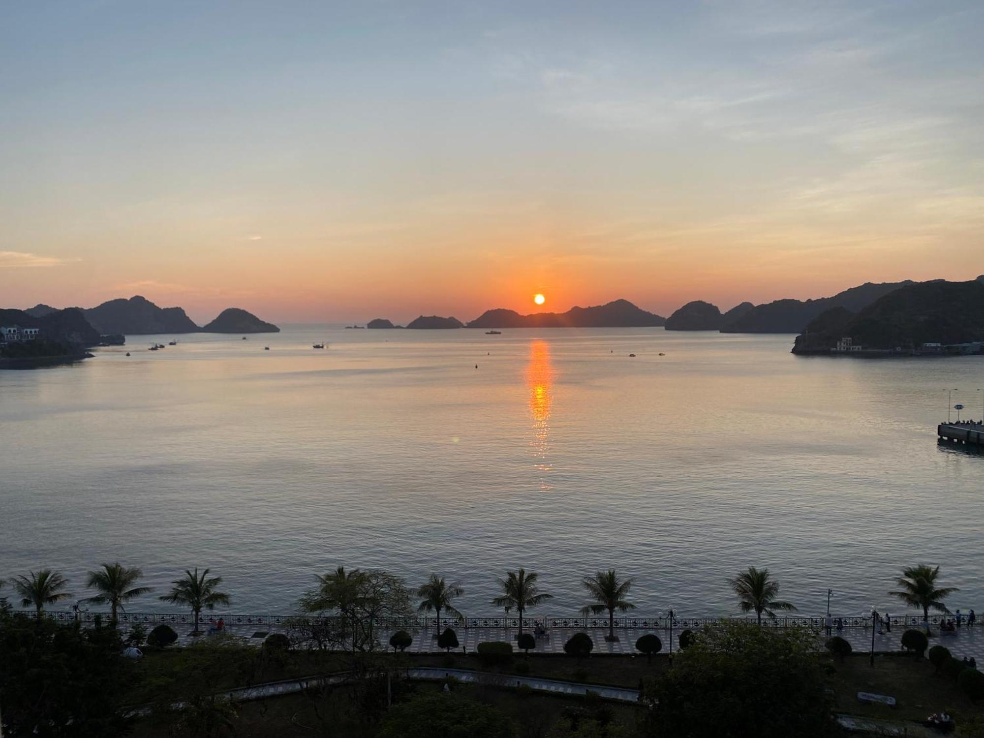 Dolphin Hotel Chan Chau Экстерьер фото